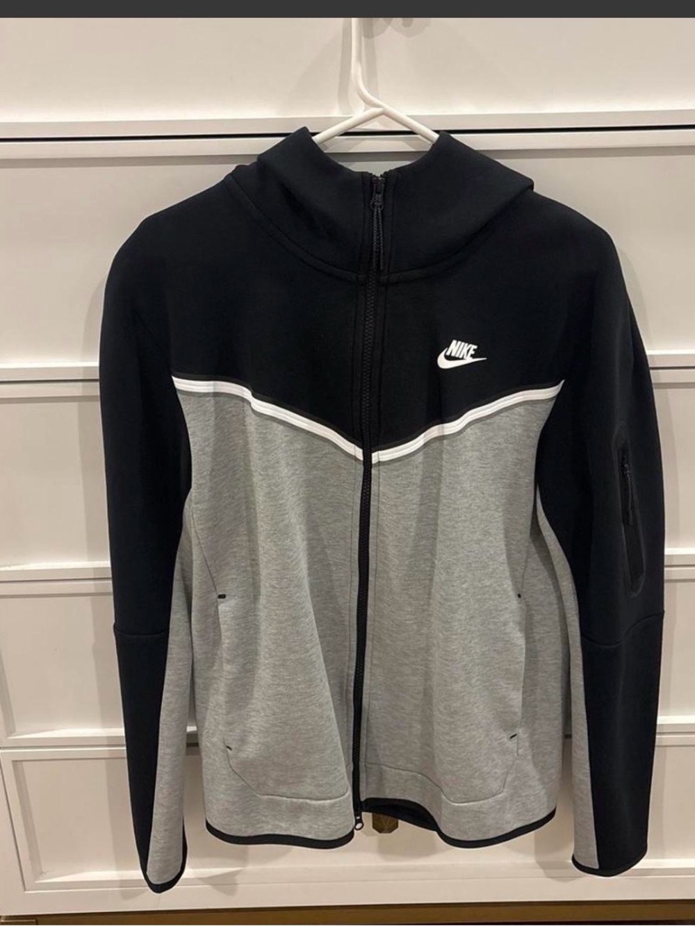 Nike Men’s Black and Gray Full-Zip Track Jacket